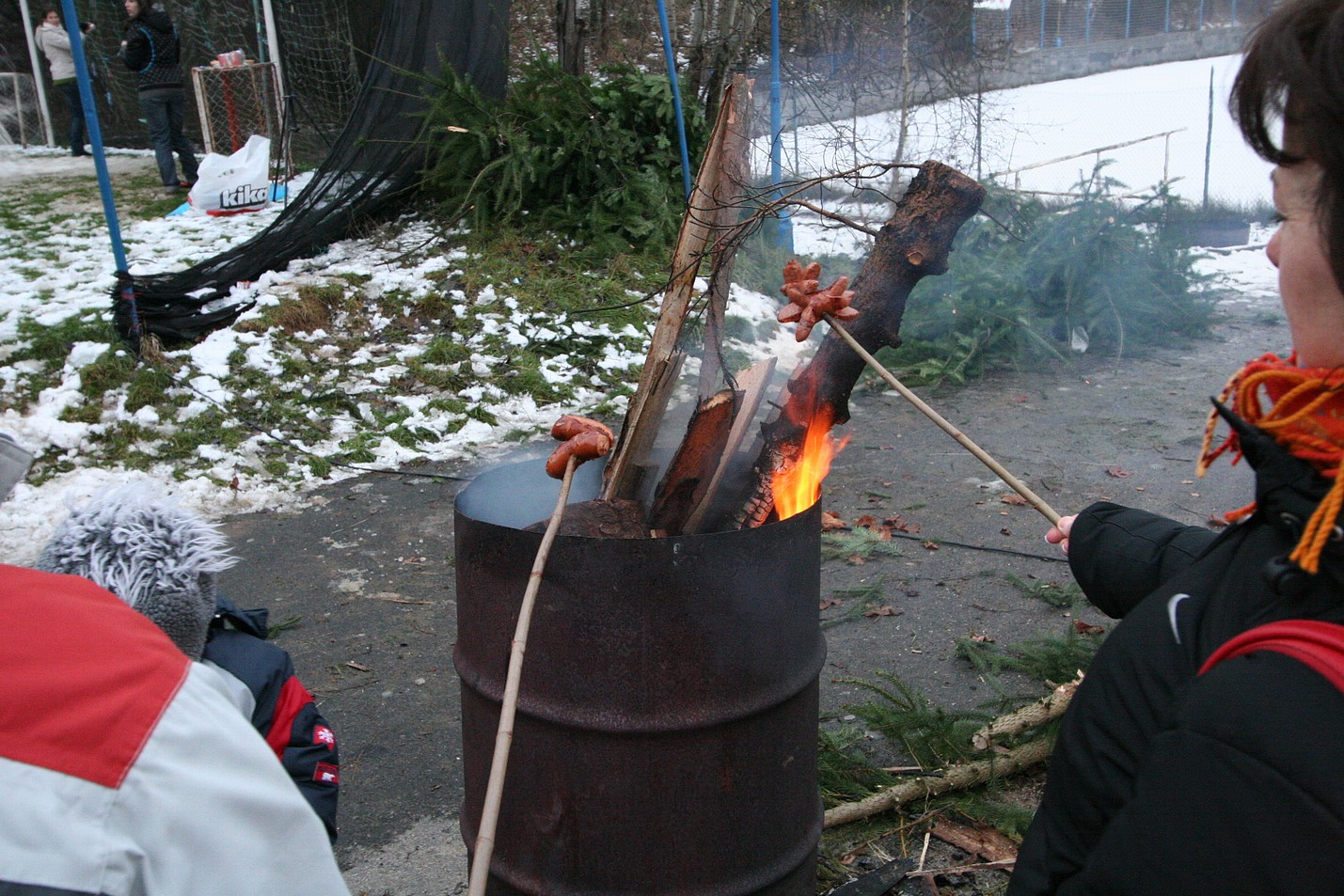 Opékání v sudu.jpg